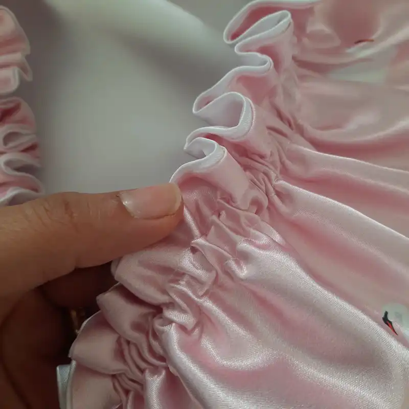 کلاه زنانه مدل ساتن ابریشم طرح قو دو رو