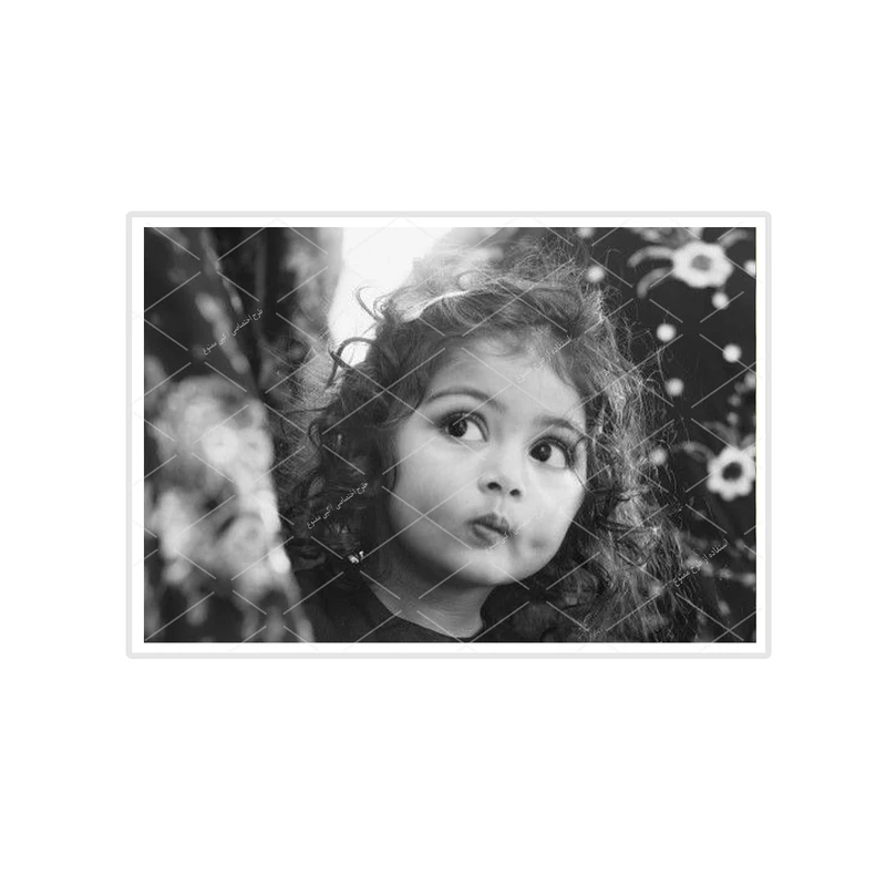 پوستر مدل فتو کارت طرح دختر کوچولو چشم درشت 