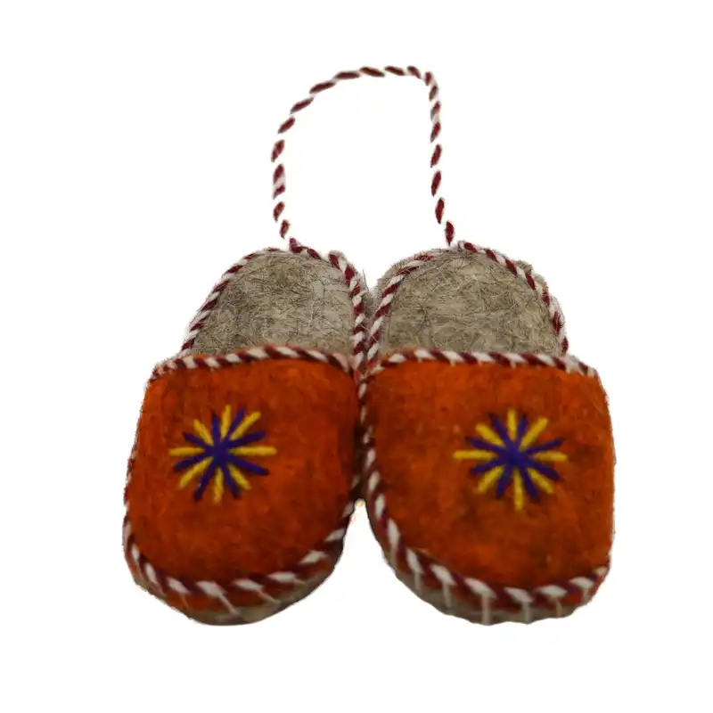 آویز تزیینی مدل دمپایی سنتی کد 22