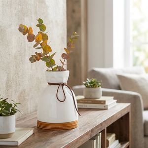 گلدان دکوری رومیزی یوکا مناسب گلهای آپارتمانی با ابعاد 13×13×18 سانتیمتر و وزن 400 گرم