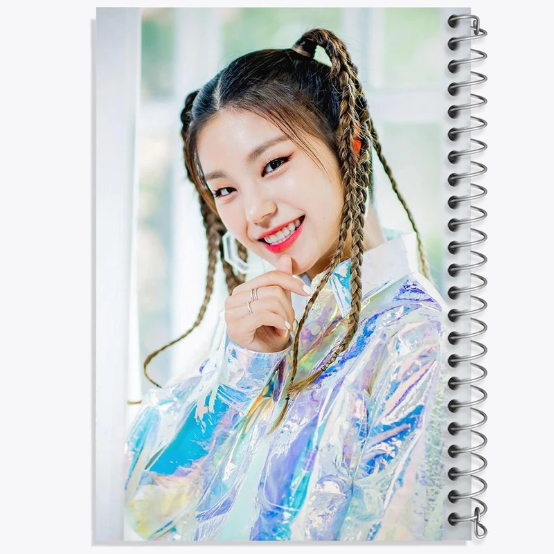 دفتر مشق 50 برگ خندالو مدل یجی گروه ایتزی ITZY  کد 12442