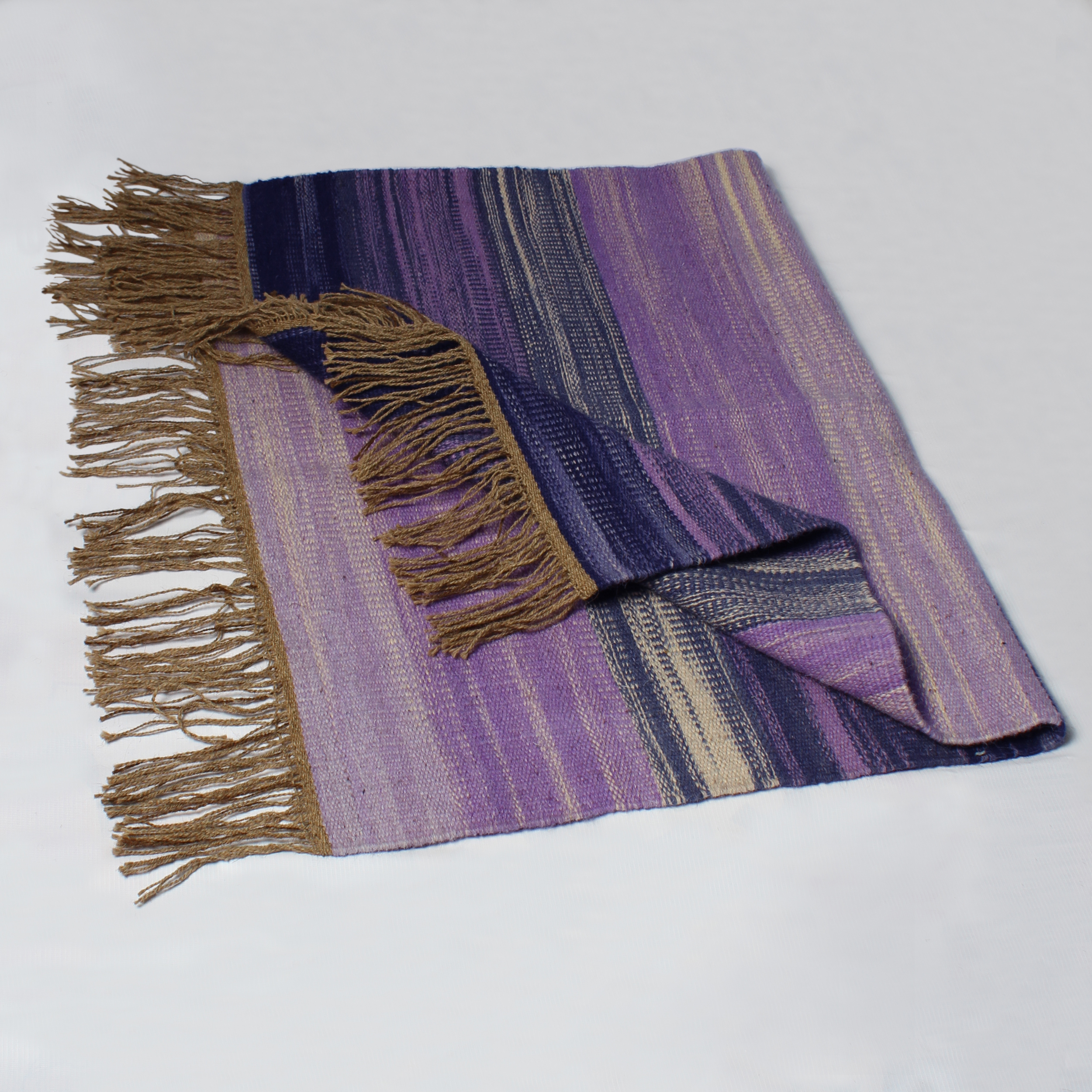 گلیم دستبافت یک متری طرح ابر و باد