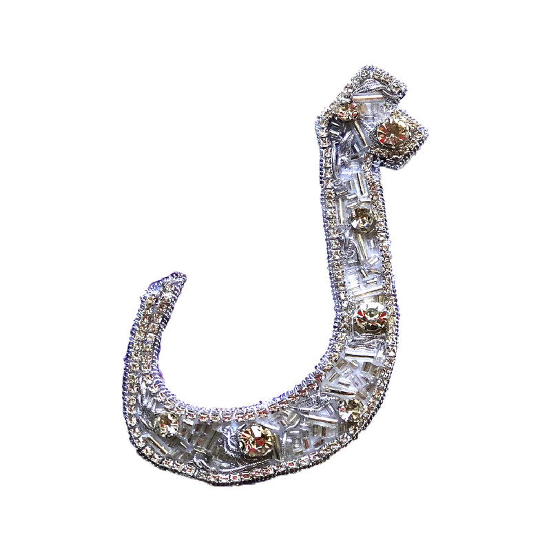 گل سینه زنانه مدل حروف فارسی
