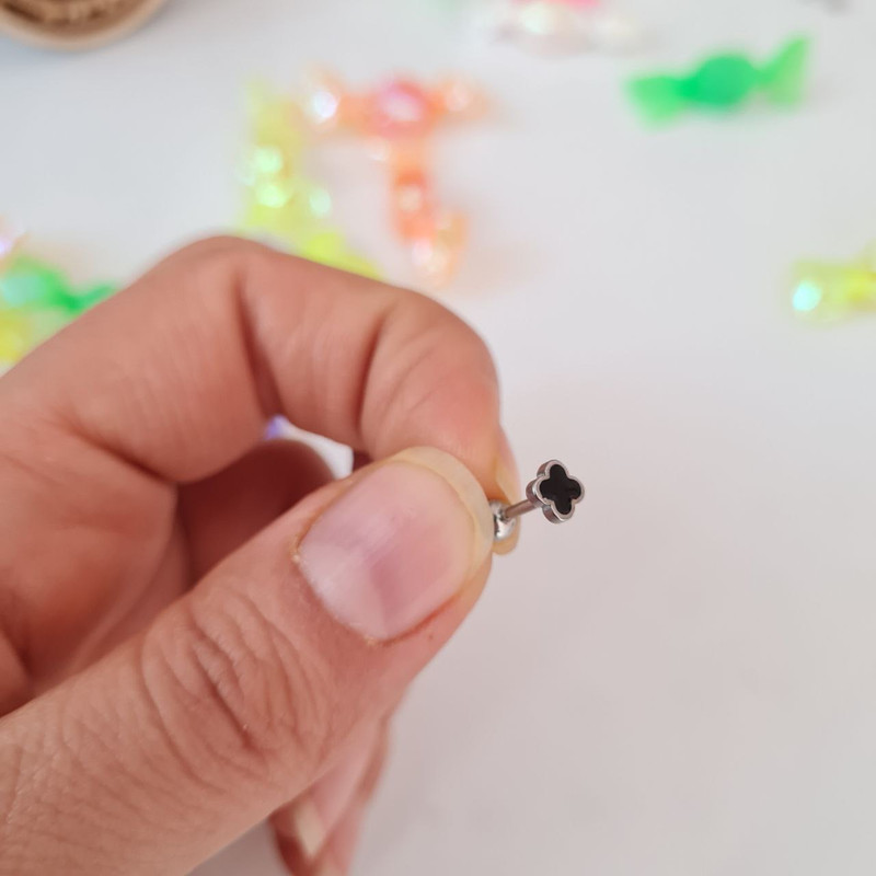 پیرسینگ گوش مدل گل