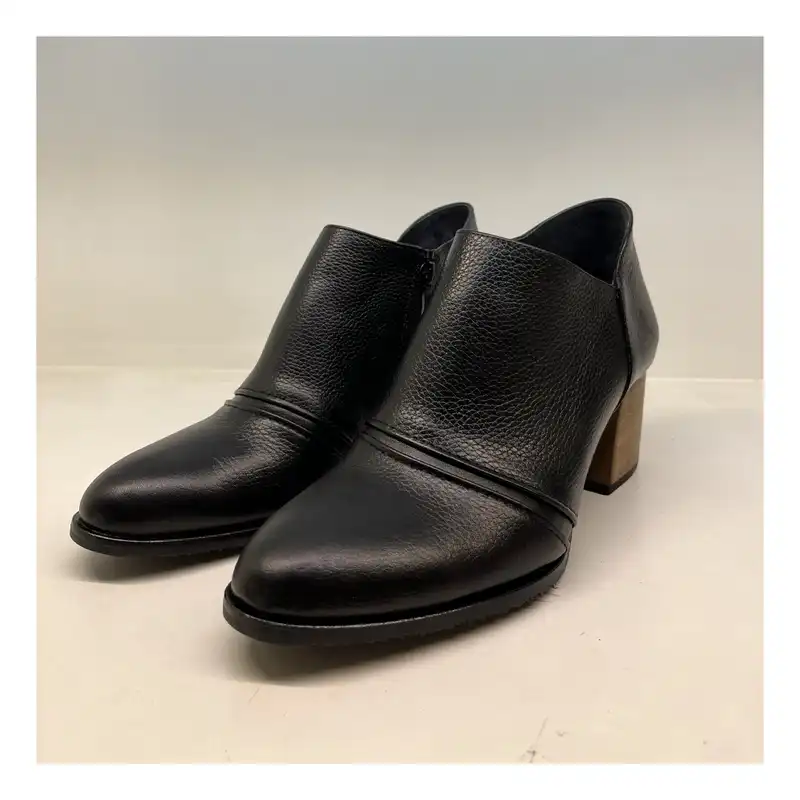 نیم بوت زنانه سرزمین چرم مدل 1596 رنگ مشکی