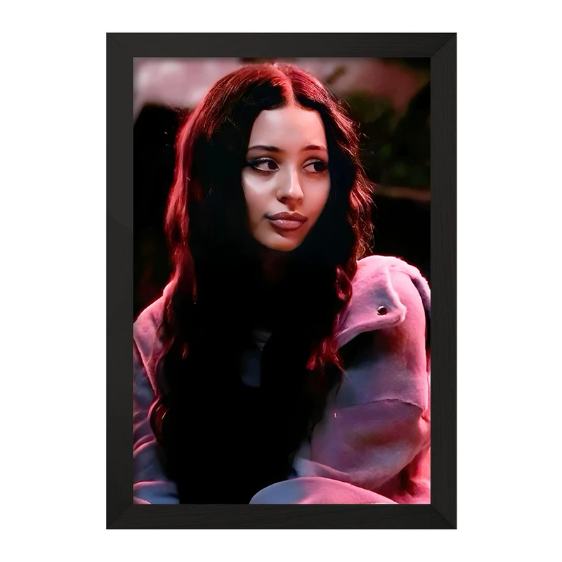 تابلو خندالو مدل الکسا دمی (Alexa Demiez) کد F10195