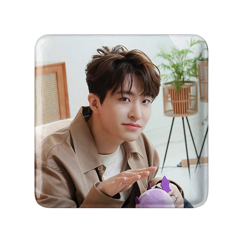 مگنت خندالو طرح یونگجه گروه گات سون GOT7  مدل مربعی کد 20994