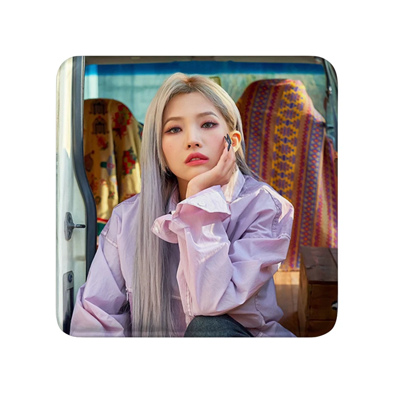 مگنت خندالو طرح سویون گروه جی آیدل GIdle  مدل مربعی کد 19571