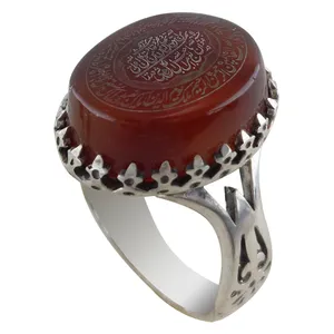 انگشتر نقره مردانه ملک زیور مدل عقیق حکاکی من یتق الله و سوره حمد