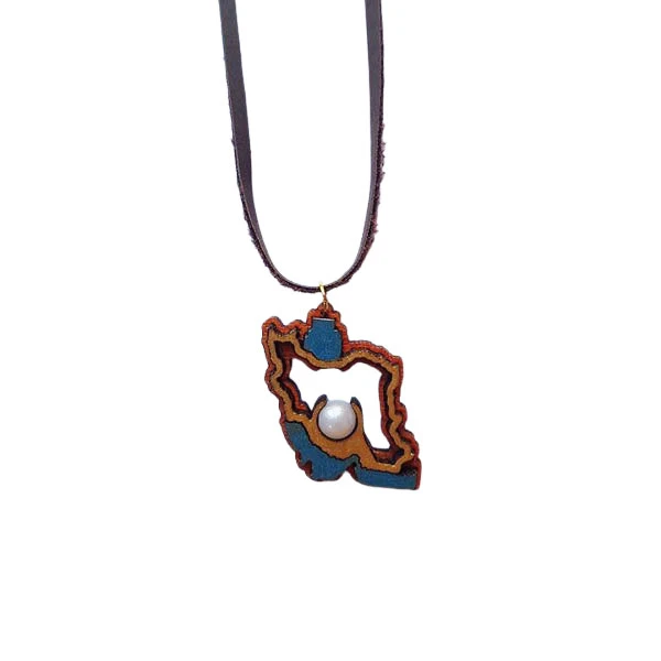 گردنبند زنانه مدل چوبی طرح نقشه ایران و مروارید کد NC151