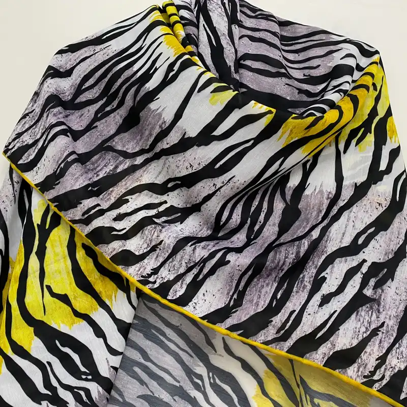 روسری زنانه مدل نخی چهارفصل قواره بزرگ کد 1623