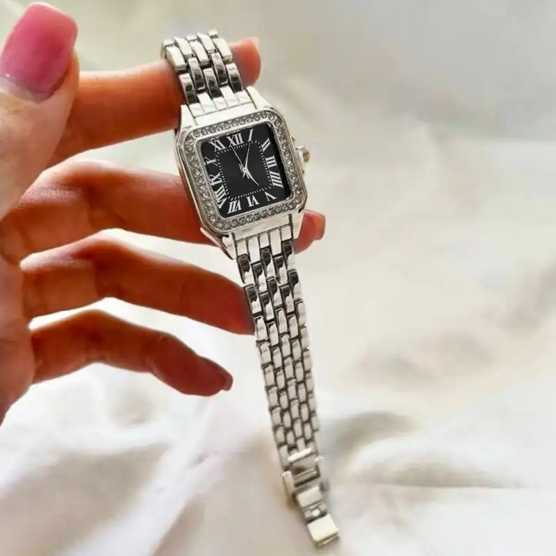 ساعت مچی عقربه ای زنانه مدل کلاسیک دور نگین 01