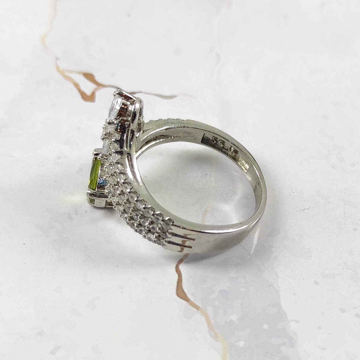 انگشتر نقره زنانه سلین کالا مدل زبرجد کد 16 انگشتر نقره زنانه سلین کالا مدل زبرجد کد 16