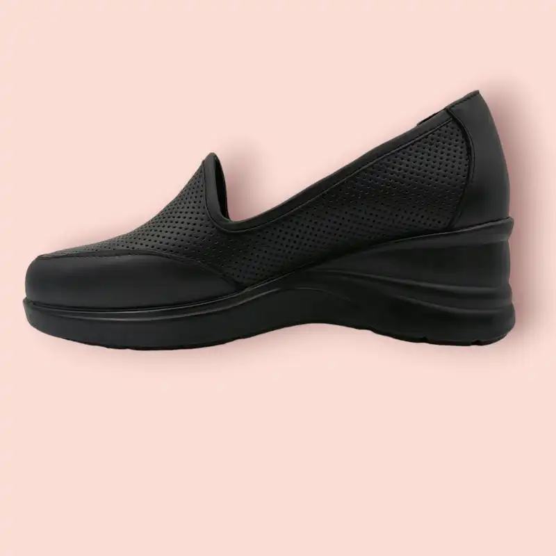 کفش طبی زنانه ریباری مدل T4