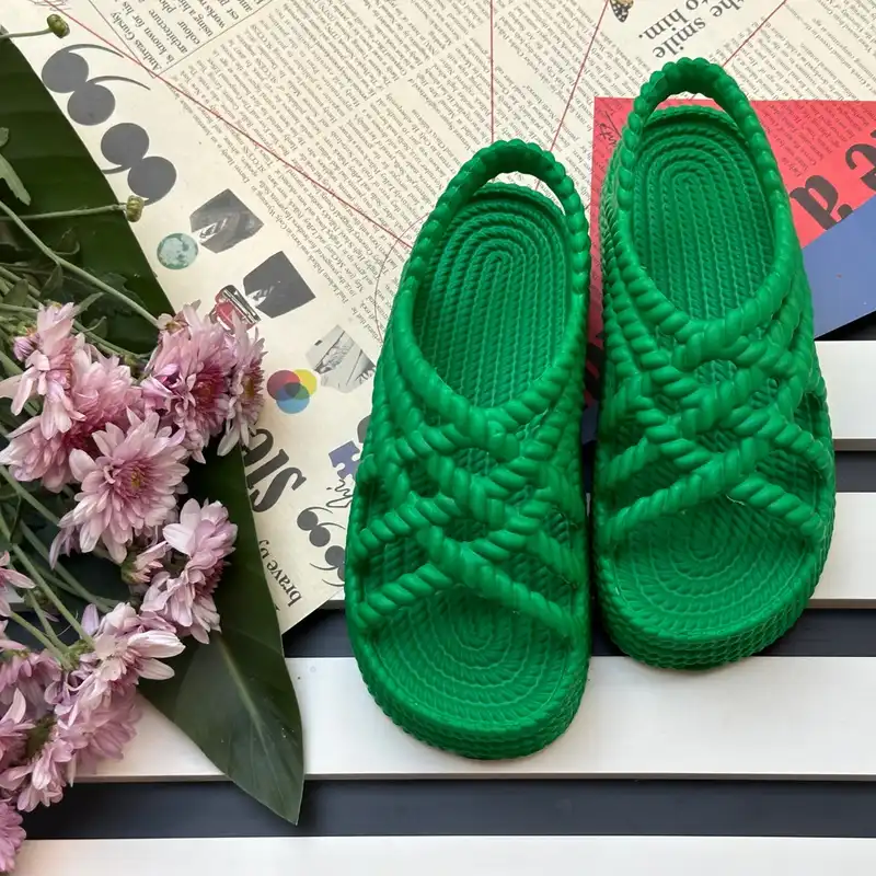 صندل زنانه پاپا مدل ساحلی کارن