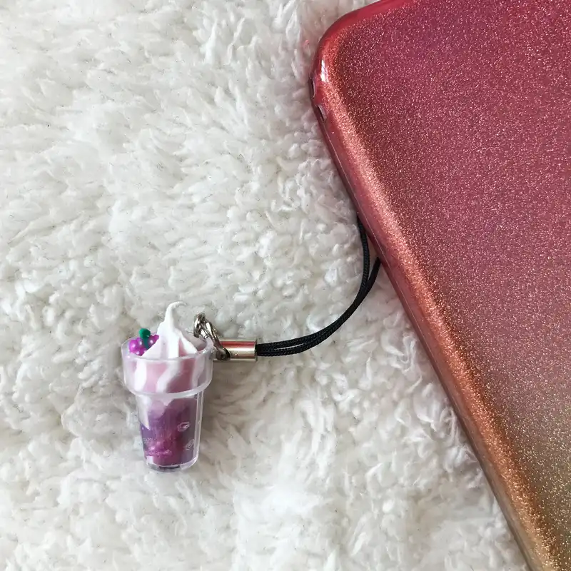 بند فلش مموری مدل شیک خامه ای انگور