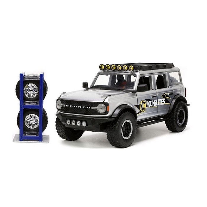 ماکت ماشین جادا مدل Ford Bronco 2021 "KC HiLiTES" with Extra Wheels