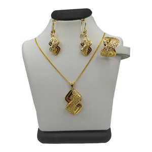 نیم ست طلا 18 عیار زنانه مدل ریناس