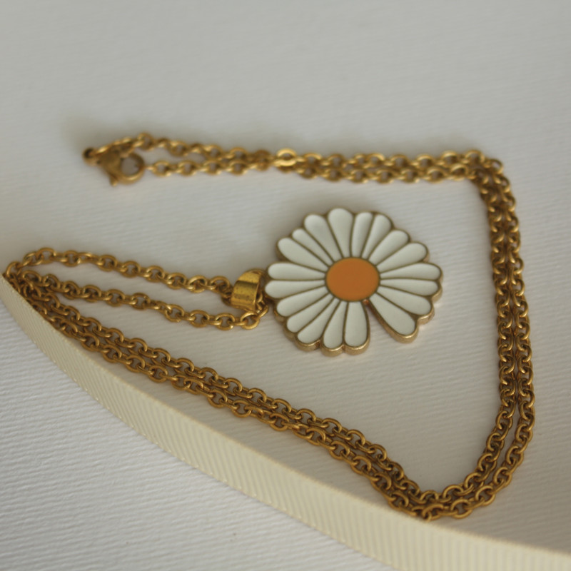 گردنبند زنانه مدل بابونه گردنبند زنانه مدل بابونه