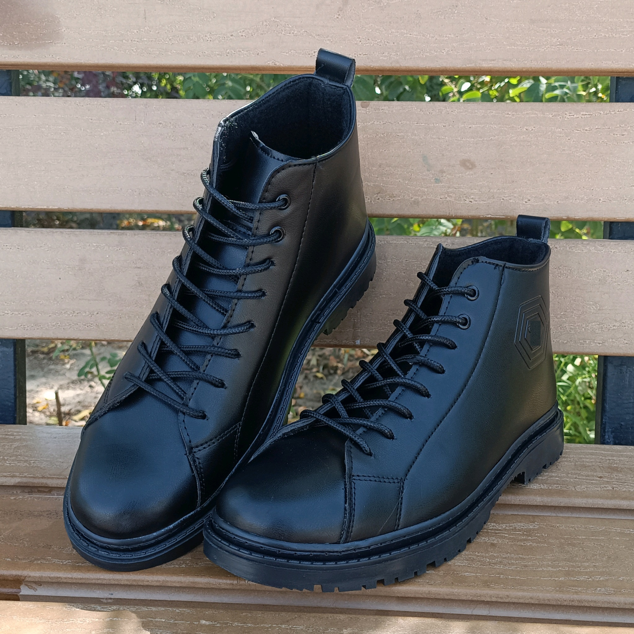 نیم بوت مردانه مدل تاج کد p.t رنگ مشکی