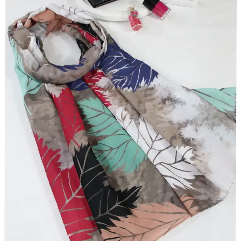 شال زنانه مدل نخی جدید طرح برگ پاییزی کد a-2875