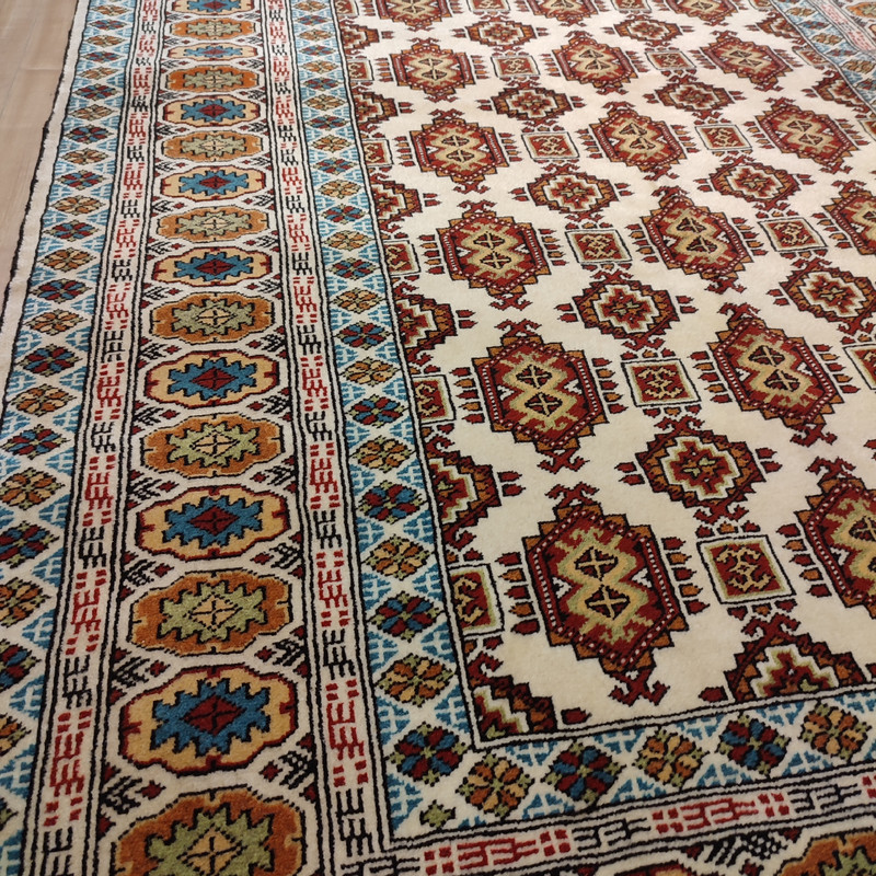 فرش دستباف دو و نیم متری طرح خشتی مدل AA