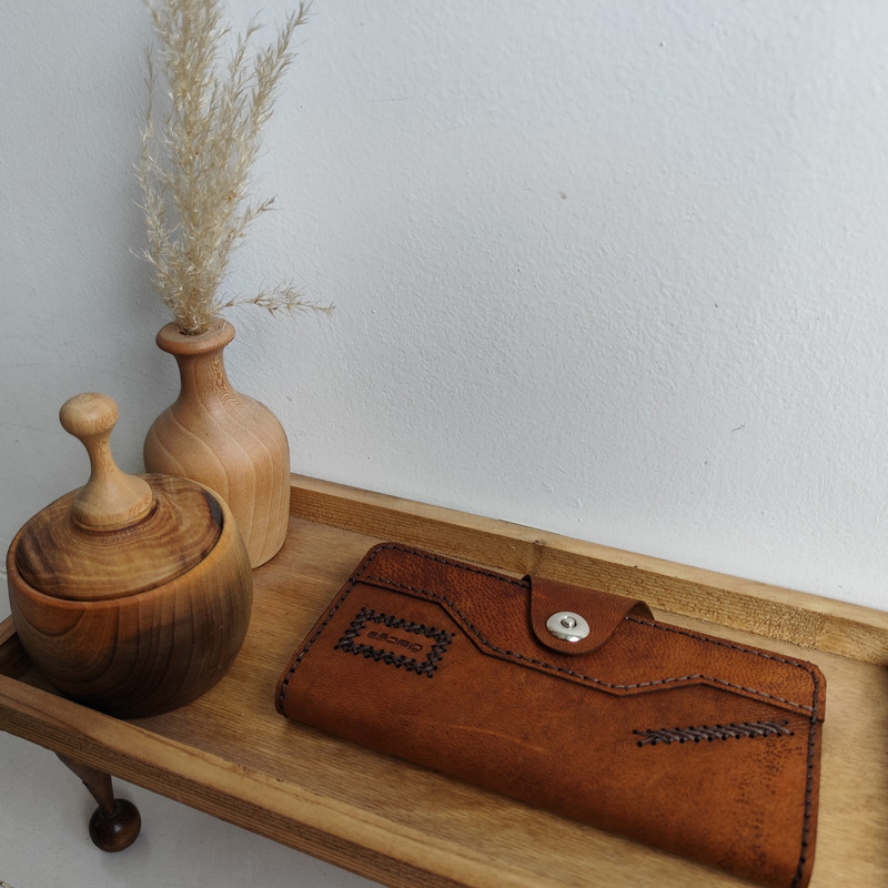 کیف پول چرم دقت مدل چرم طبیعی بزی سه لتی کد Sch-w35