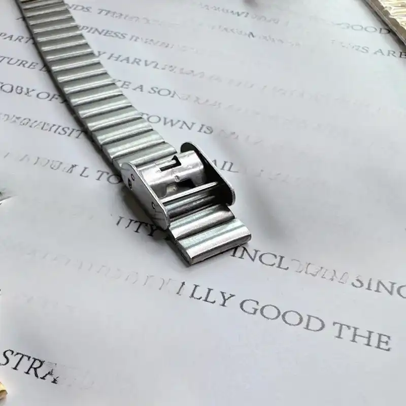 ساعت مچی عقربه ای زنانه مدل کلاسیک کژوال بند ریلی کد 4