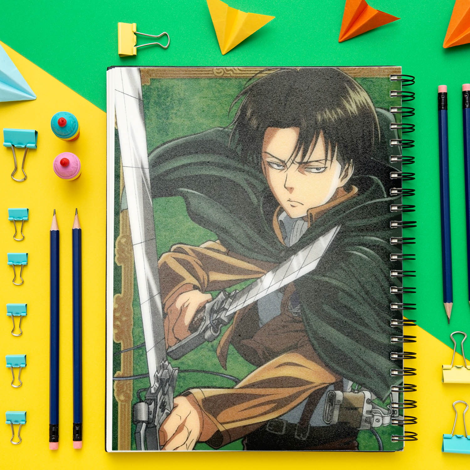 دفتر مشق باژیکان طرح انیمه اتک آن تایتان Attack On Titan کد 20211456 به همراه استیکر لپ تاپ مجموعه 14 عددی