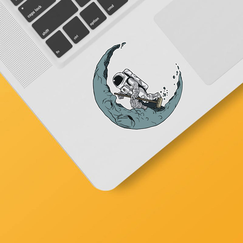 استیکر لپ تاپ و موبایل بووم طرح فضانورد روی ماه کد ER42