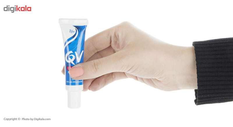 بالم لب کیووی مدل SPF30 بالم لب کیووی مدل SPF30