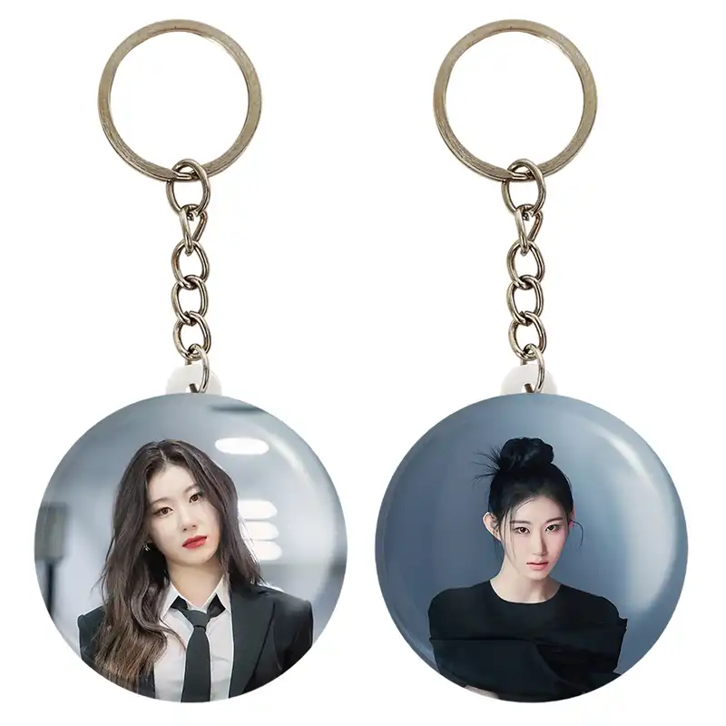 جاکلیدی خندالو مدل چریونگ گروه ایتزی ITZY کد 2016920174 مجموعه 2 عددی