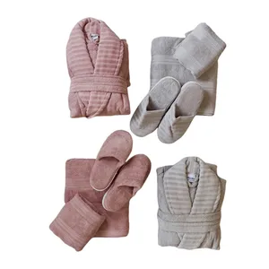 سرویس حوله پالتویی 12 تکه مدل عروس و داماد دالورا کد 43040 سایز 135