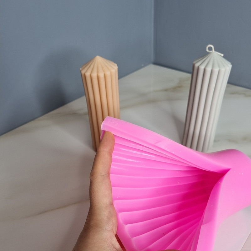 قالب شمع مدل استوانه شیاردار طرح کله قندی کد C 15CM