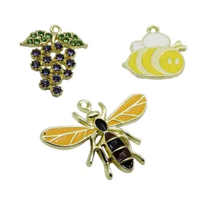 آویز گردنبند طرح زنبور و انگور فانتزی کد AG-PZ09 مجموعه 3 عددی