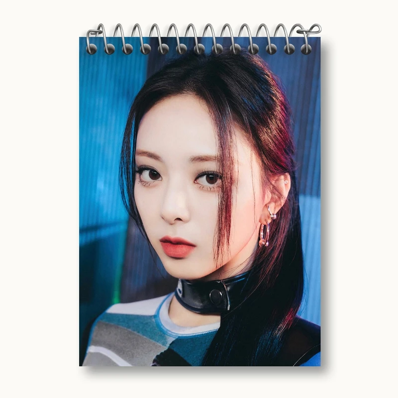 دفتر یادداشت 50 برگ خندالو مدل یونا گروه ایتزی ITZY کد 20223