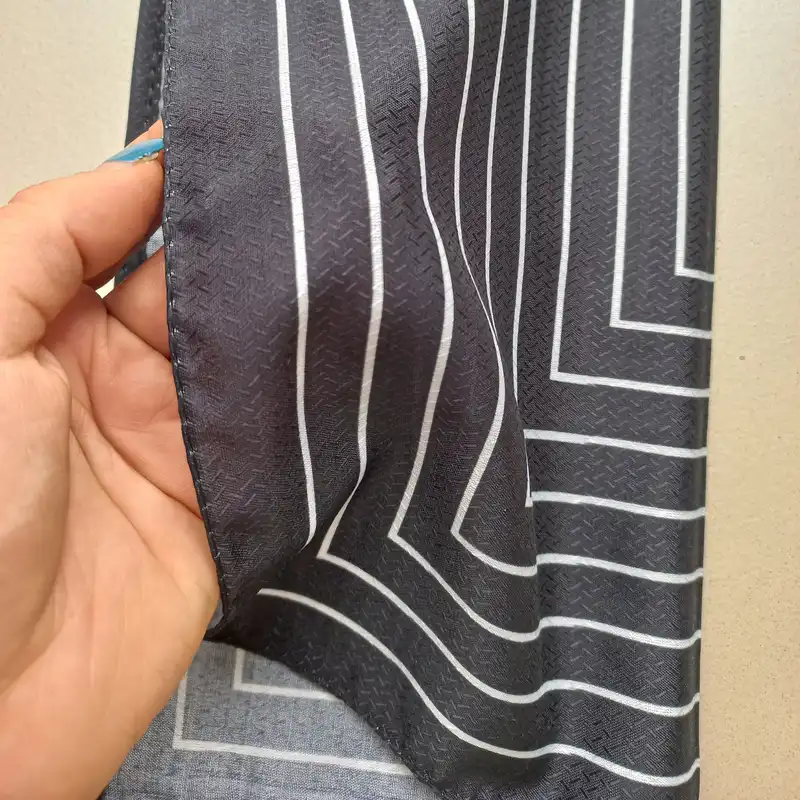 روسری زنانه مدل قواره کوچک مینی اسکارف حاشیه راه راه