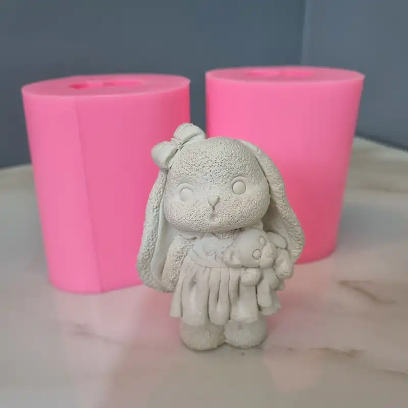 قالب شمع مدل سیلیکونی خرگوش تدی به دست