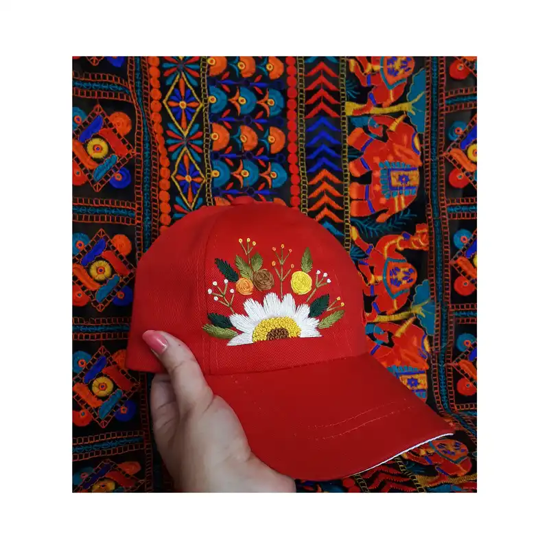 کلاه کپ زنانه مدل گلدوزی شده با دست