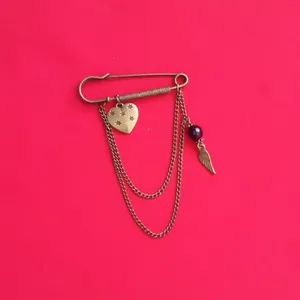 سنجاق سینه زنانه مدل قلب پر ستاره کد 1559