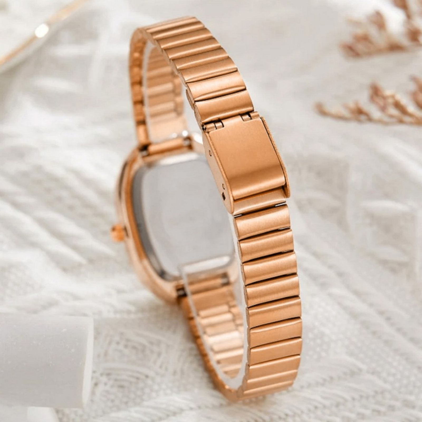 ساعت مچی عقربه ای زنانه مدل کلاسیک کژوال بند ریلی کد 2 -  - 4