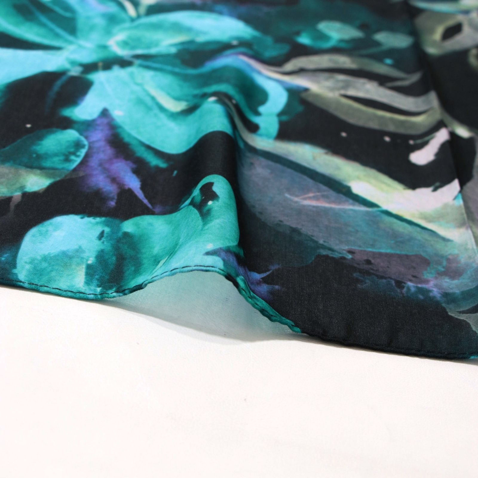 شال زنانه مدل نخی مزونی طرح بهار کد 2355 - - 30