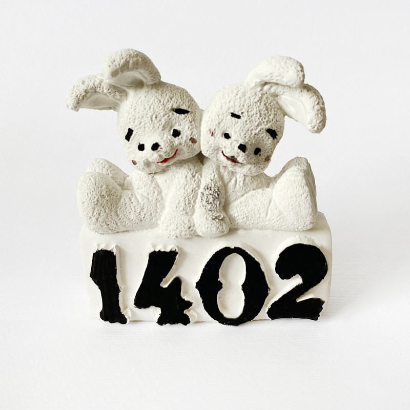 مجسمه بتنی مدل خرگوش هفت سین-1402
