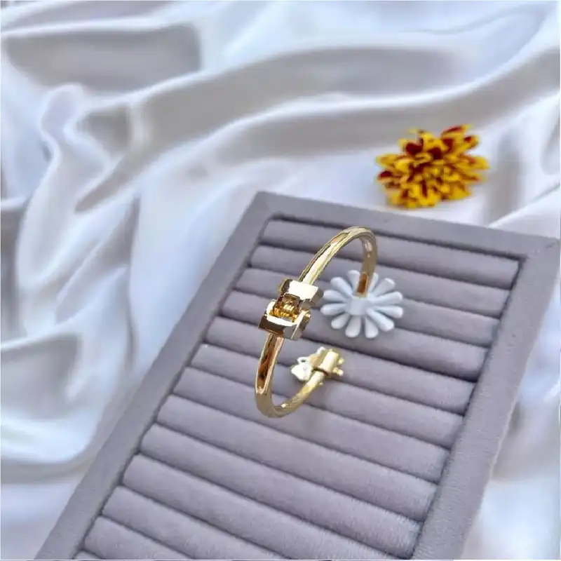 دستبند زنانه مدل گل بابونه کد wq2044