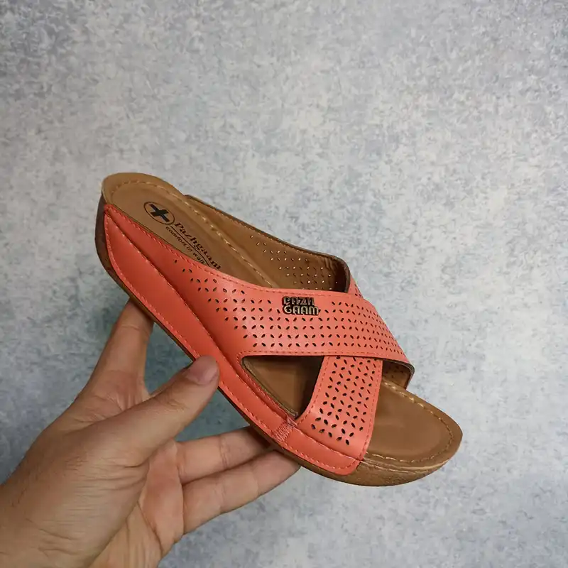 دمپایی زنانه مدل نیوشا کد 1184-LOG