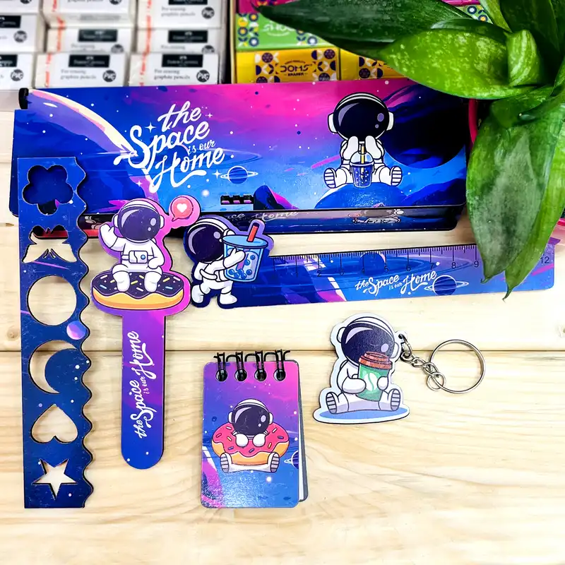 بسته لوازم تحریر مدل فضانورد فانتزی مجموعه 6 عددی