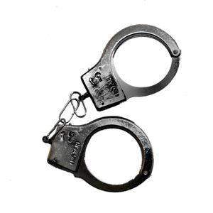 نقد و بررسی دستبند اسباب بازی فلزی مدل Police توسط خریداران