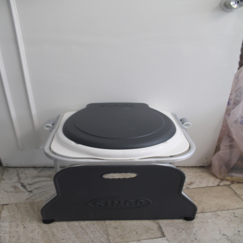 توالت فرنگی تاشو سینکو مدل دیواری AL