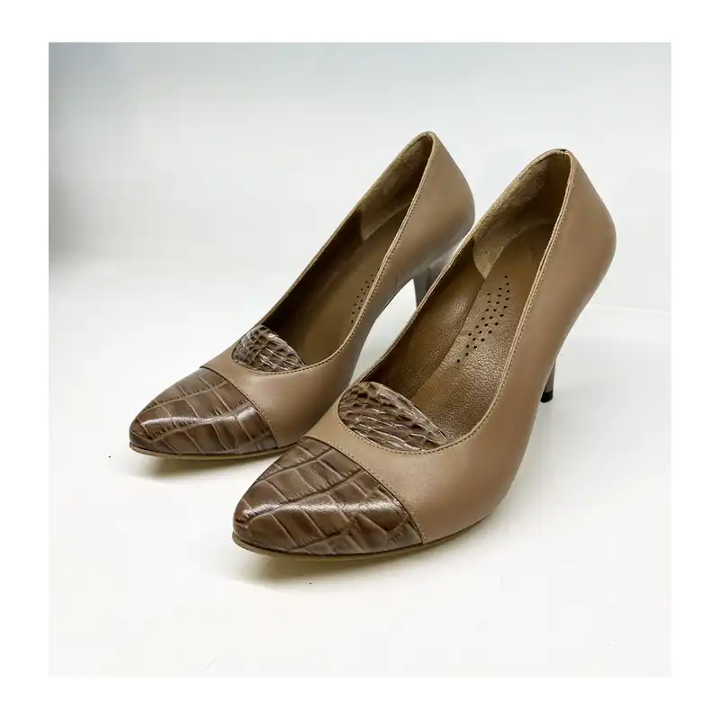 کفش زنانه سرزمین چرم کد 1398 رنگ کرم