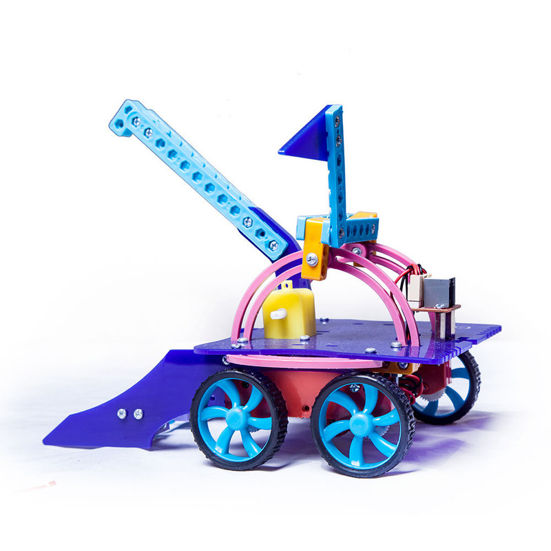 ربات اسپروز مدل فوتبالیست و جنگجو